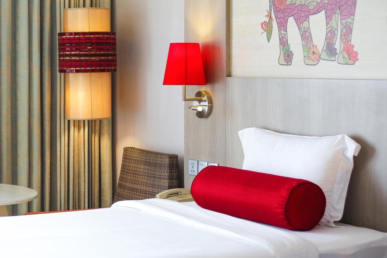 Ramada By Wyndham Phuket Deevana Patong Exterior foto