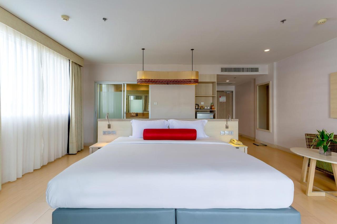 Ramada By Wyndham Phuket Deevana Patong Exterior foto