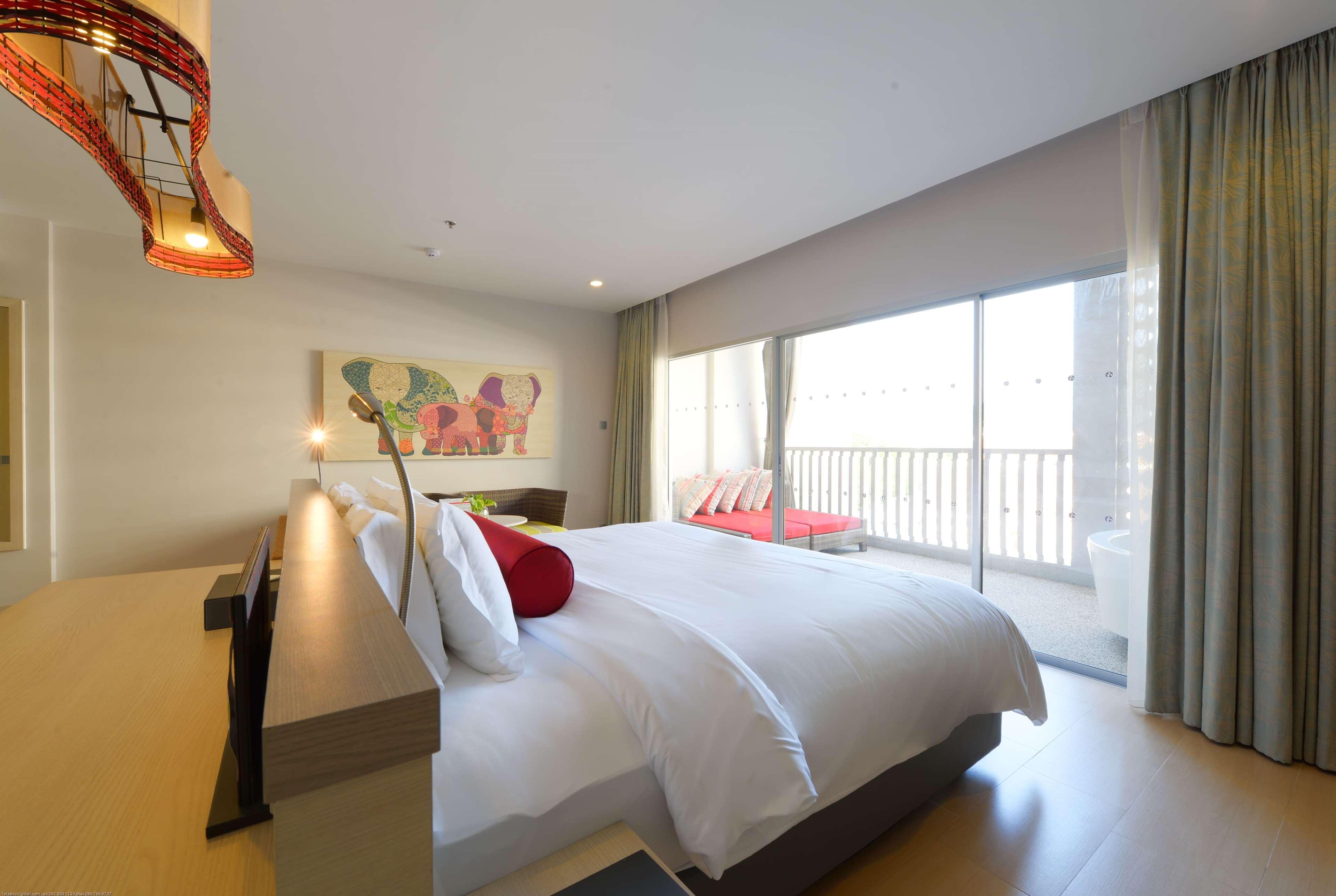 Ramada By Wyndham Phuket Deevana Patong Exterior foto