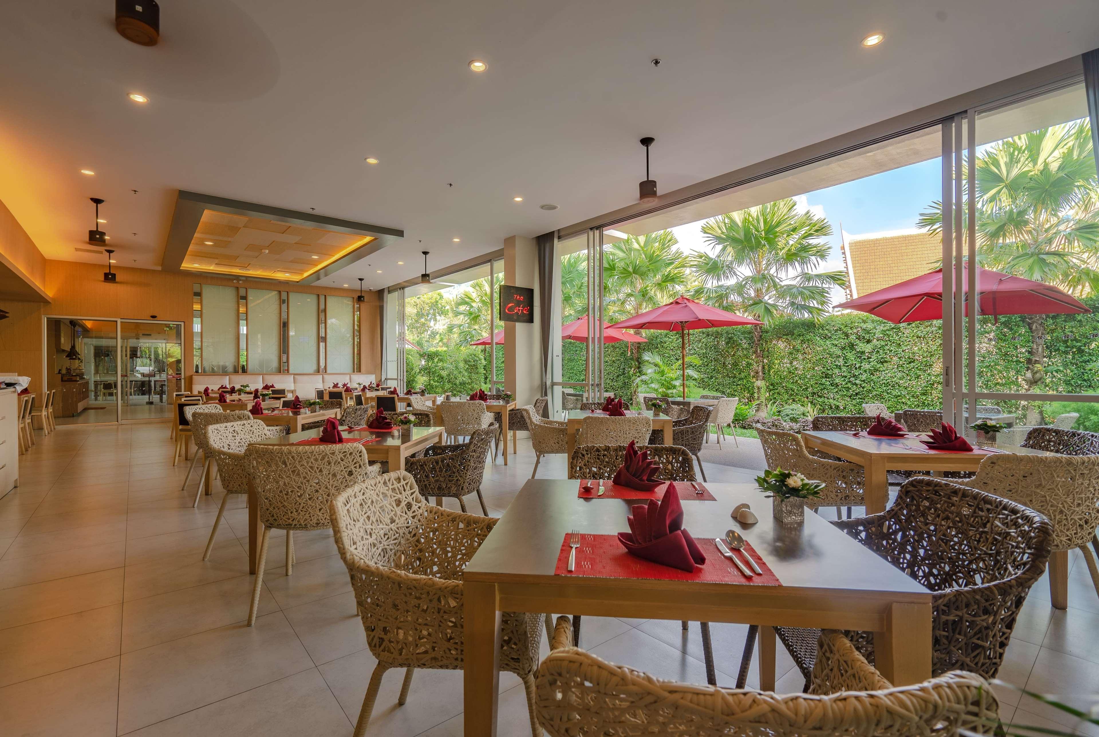 Ramada By Wyndham Phuket Deevana Patong Exterior foto