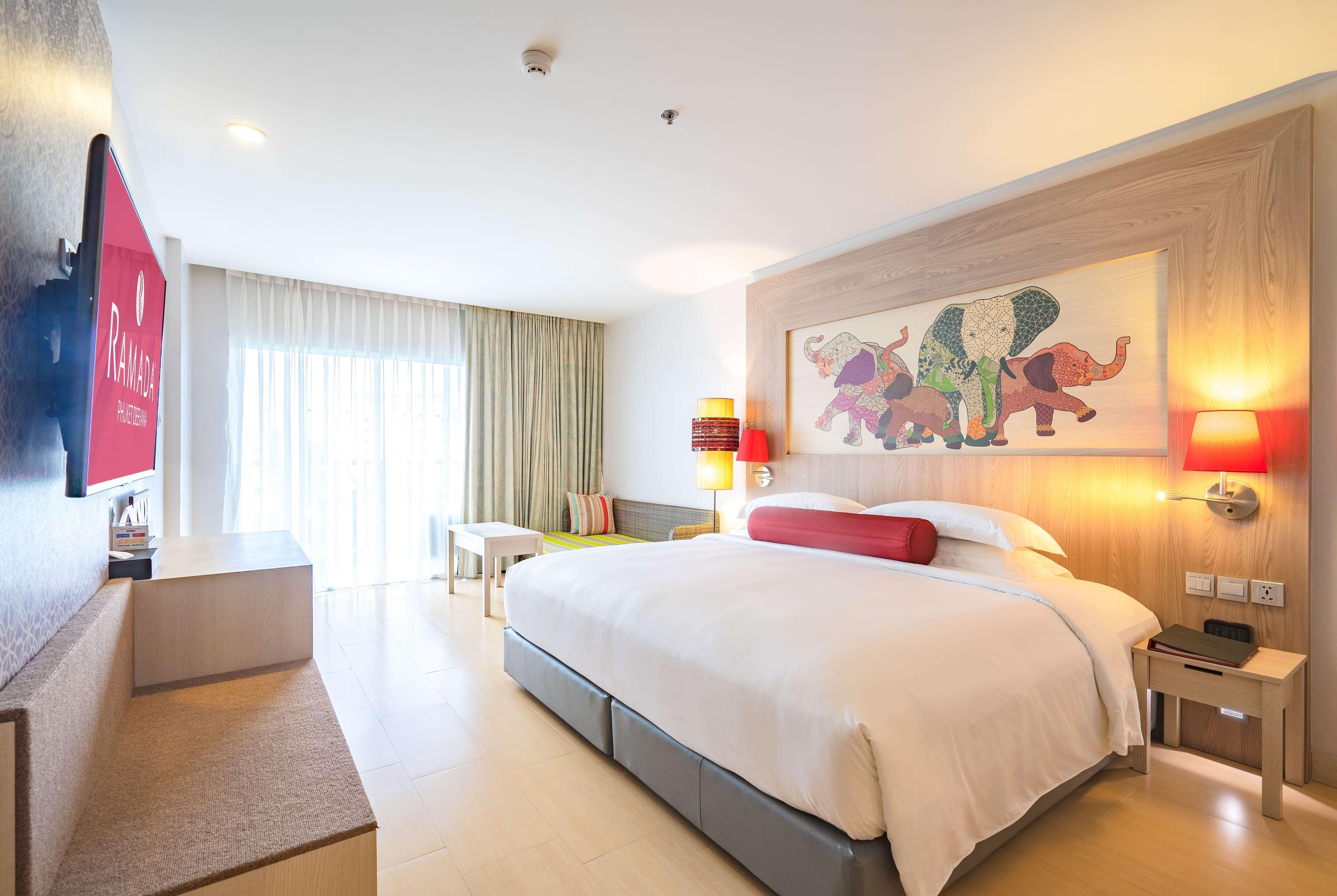 Ramada By Wyndham Phuket Deevana Patong Exterior foto