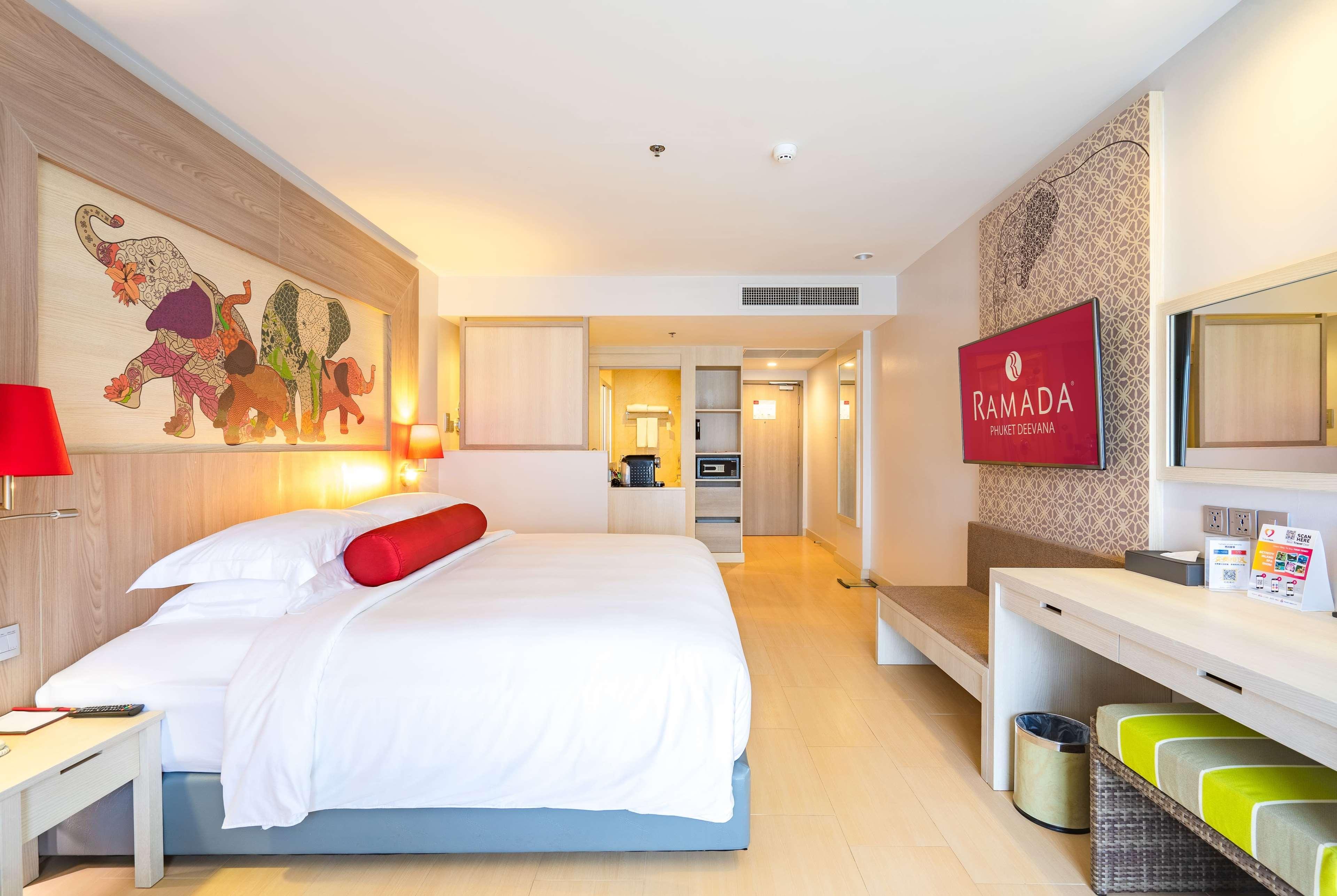 Ramada By Wyndham Phuket Deevana Patong Exterior foto