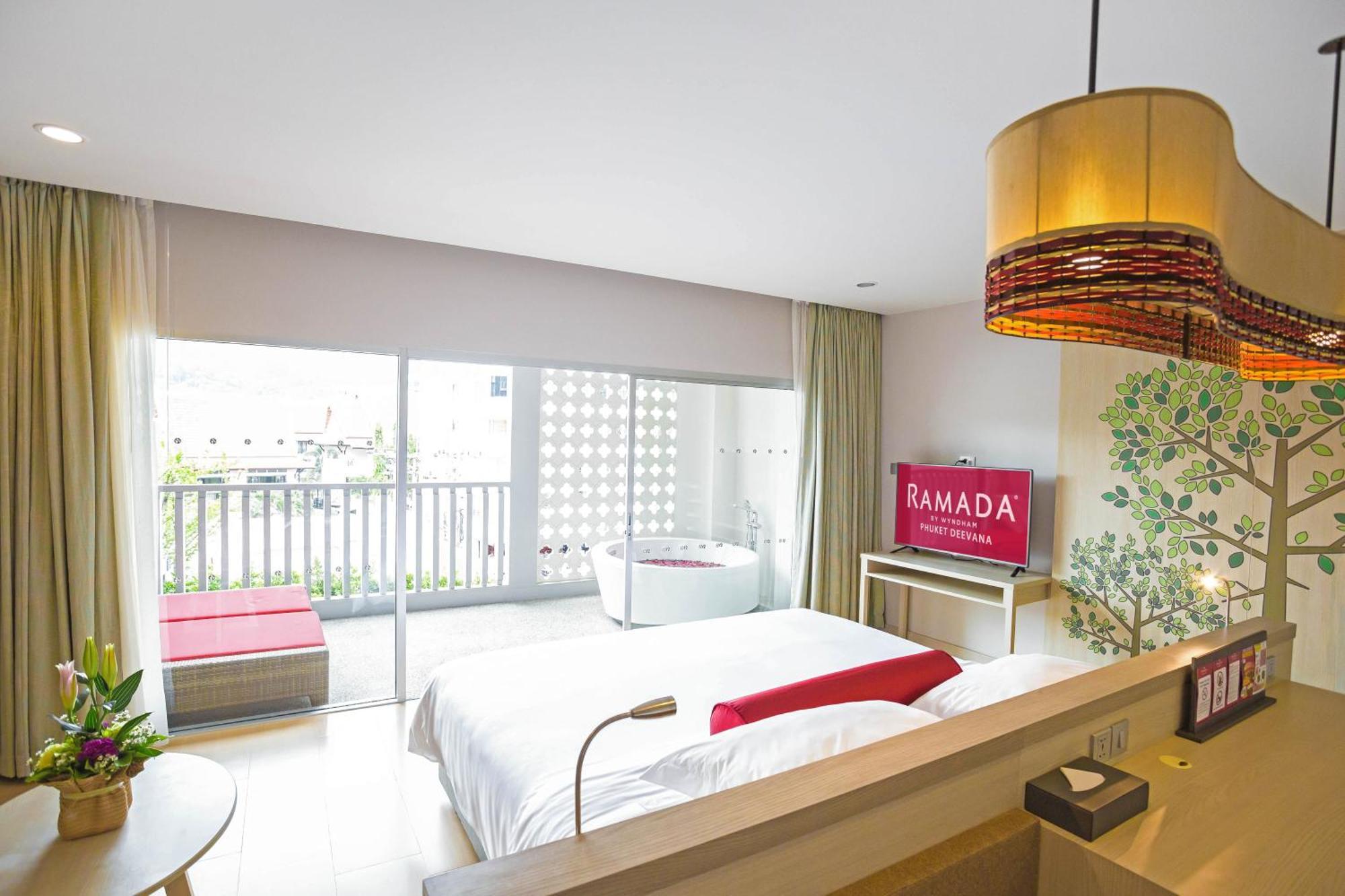 Ramada By Wyndham Phuket Deevana Patong Exterior foto