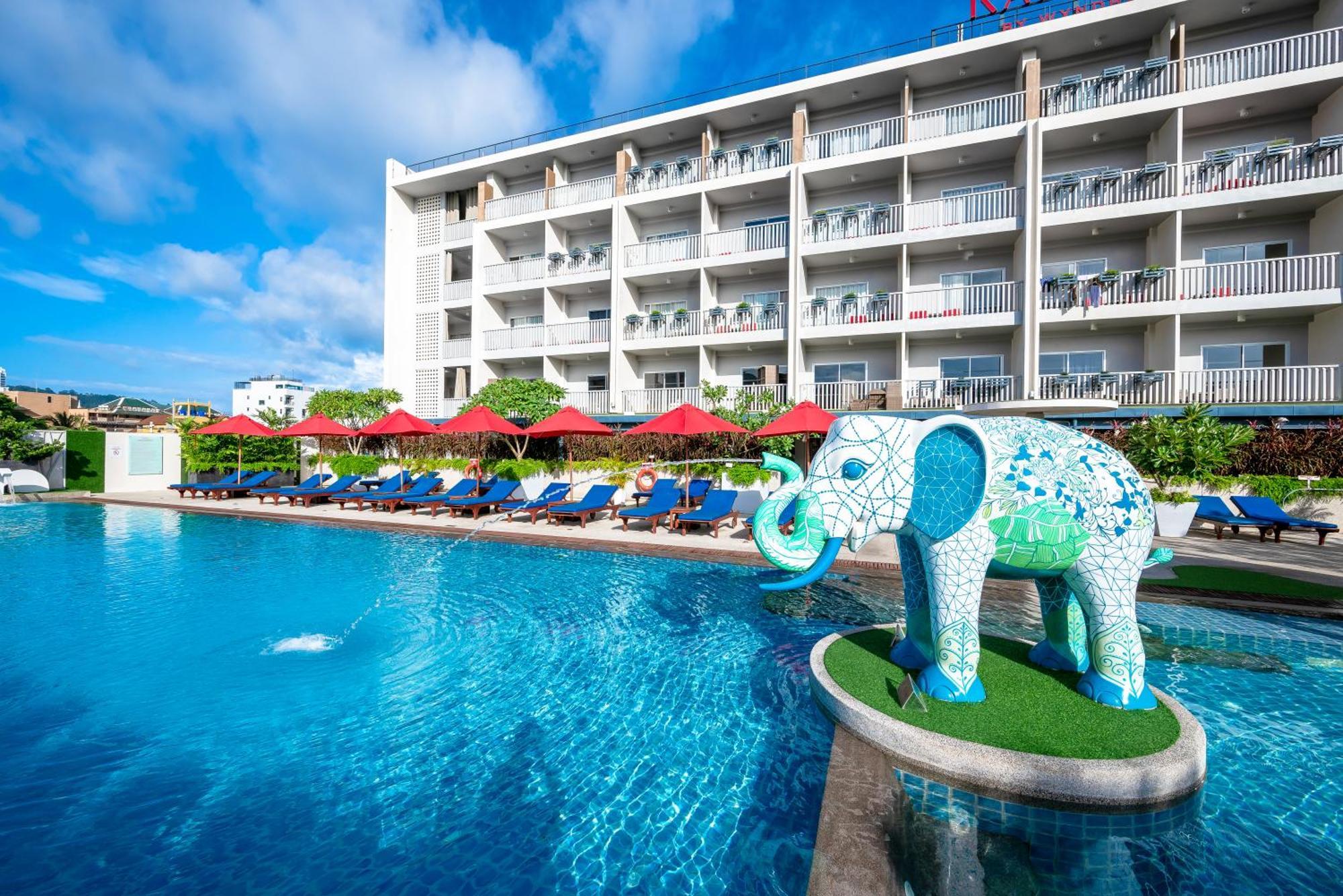 Ramada By Wyndham Phuket Deevana Patong Exterior foto