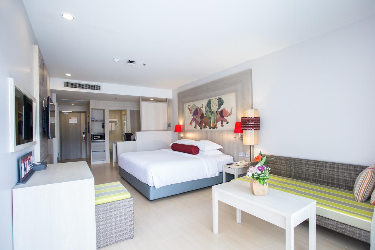 Ramada By Wyndham Phuket Deevana Patong Exterior foto