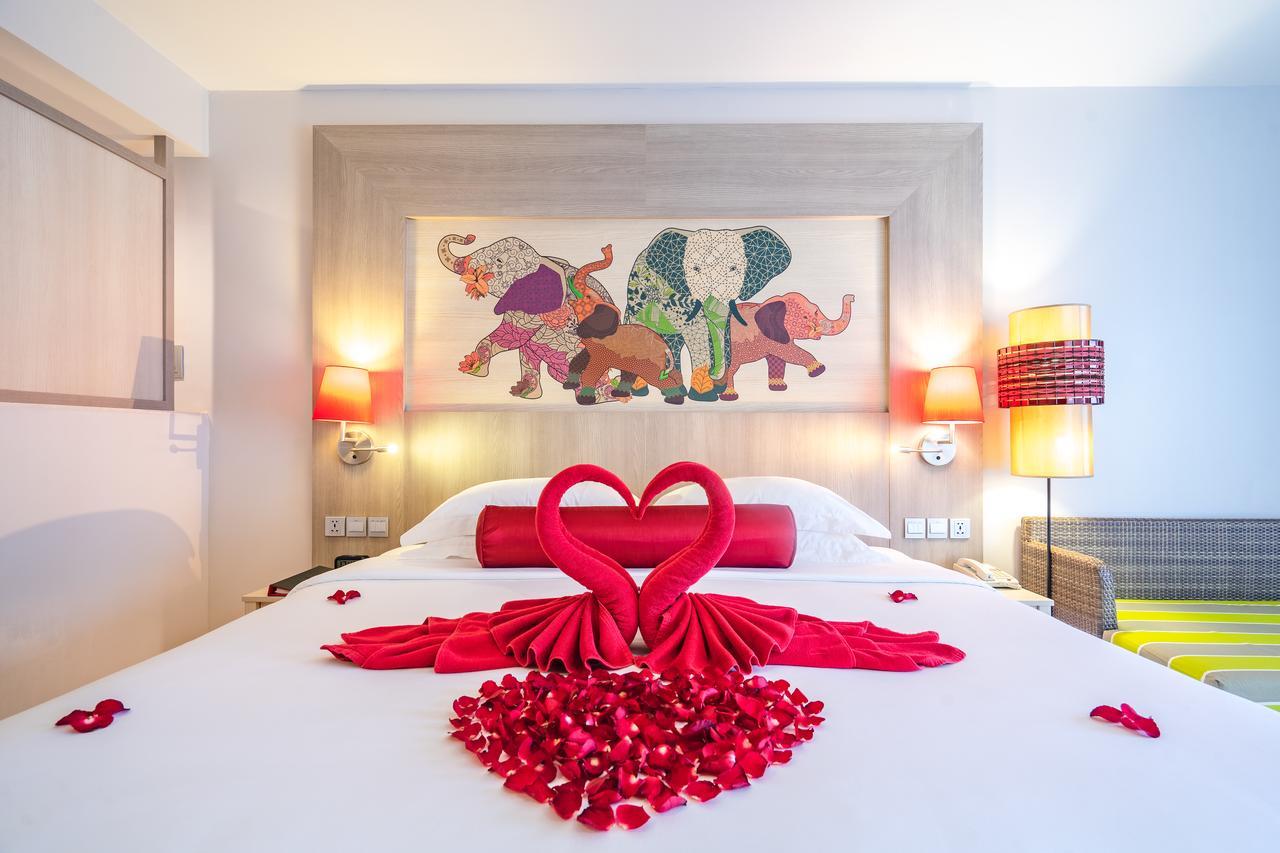 Ramada By Wyndham Phuket Deevana Patong Exterior foto
