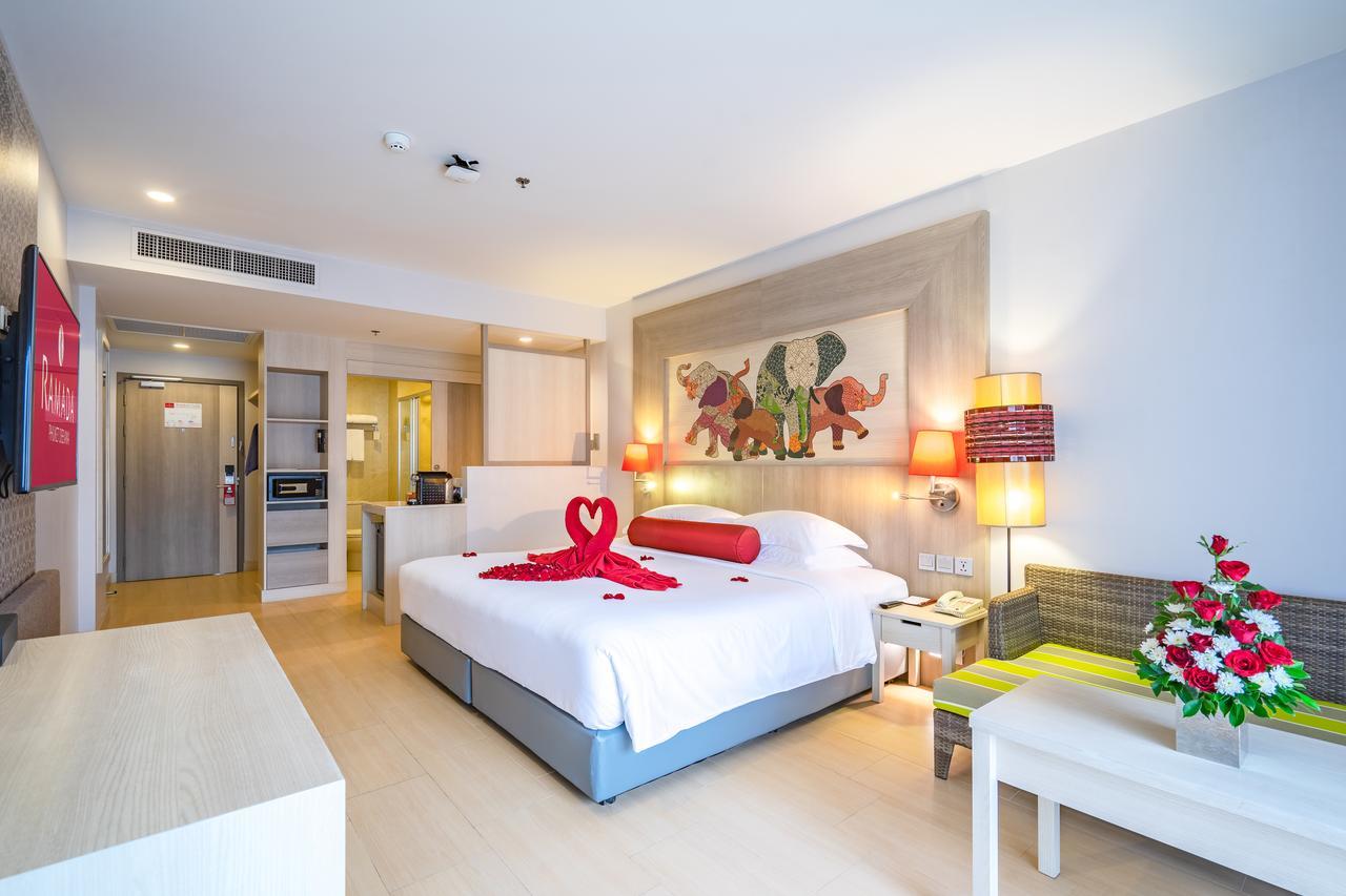 Ramada By Wyndham Phuket Deevana Patong Exterior foto