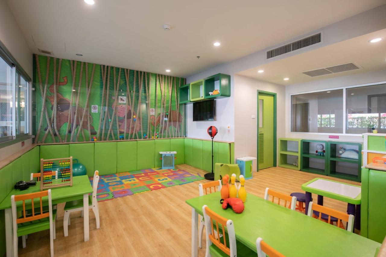 Ramada By Wyndham Phuket Deevana Patong Exterior foto